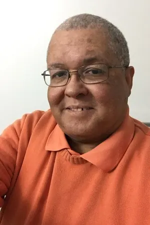 Alan Mitchell Clarke в роли Бостон Фэн